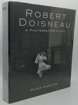 ROBERT DOISNEA: A PHOTOGRAPHER'S LIFE. PETER HAMILTON.